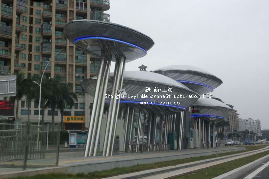 東勝區(qū)全民健身活動(dòng)中心體育場鋼結(jié)構(gòu)巨拱安裝施工過程